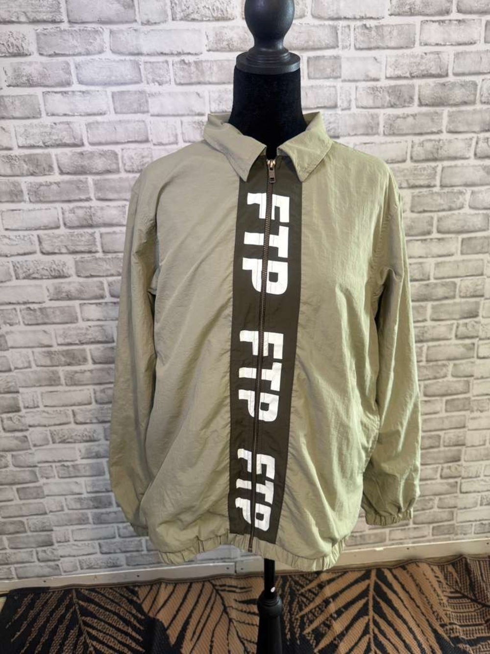 FTP zip up windbreakers jacket size small